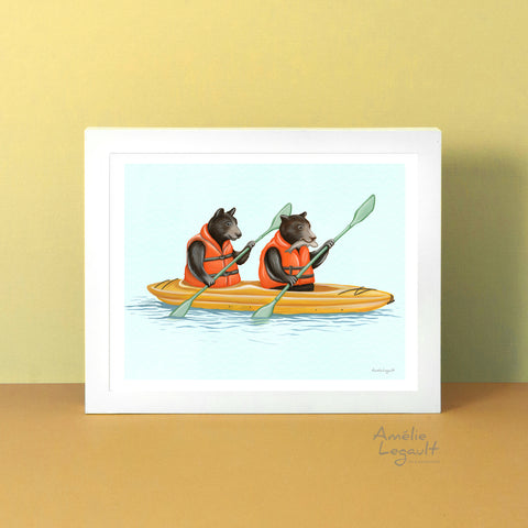 affiche d'ours noir en kayak par l'artiste et illustratrice québécoise Amélie Legault, illustration d'ours en kayak