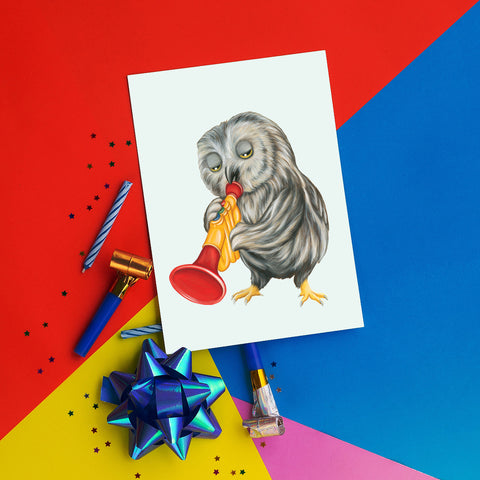 Bébé hibou jouant de la trompette - Carte de souhait