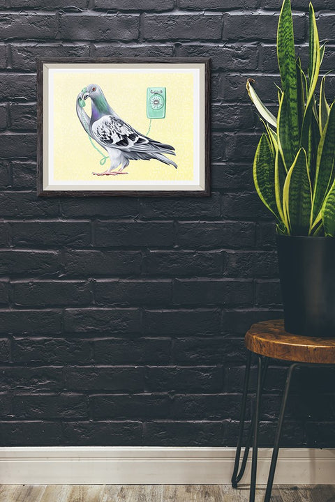 affiche de pigeon, peinture de pigeon, décoration de pigeon, cadeau de pigeon, amelie legault, pigeon au téléphone, fait au québec, montréal, artiste québécoise