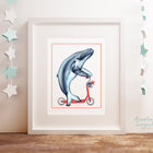 Affiche de baleine en trottinette, dessin de baleine, illustration de baleine, décoration de chambre d'enfant, décoration de salle de bain, amélie legault, affiche de baleine