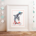 Requin à vélo, requin à bicyclette, affiche de requin, dessin de requin, amélie legault, affiche de vélo, illustration de vélo, illustration de requin
