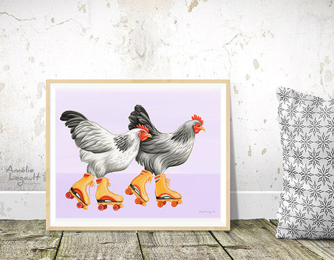 Poules en patins à roulettes, Affiche, Peinture, Gouache, Décoration, amelie legault, artiste québécoise, fait au québec, illustration de poule, affiche de poules, peinture de poules, affiche de patins à roulettes, patins vintage